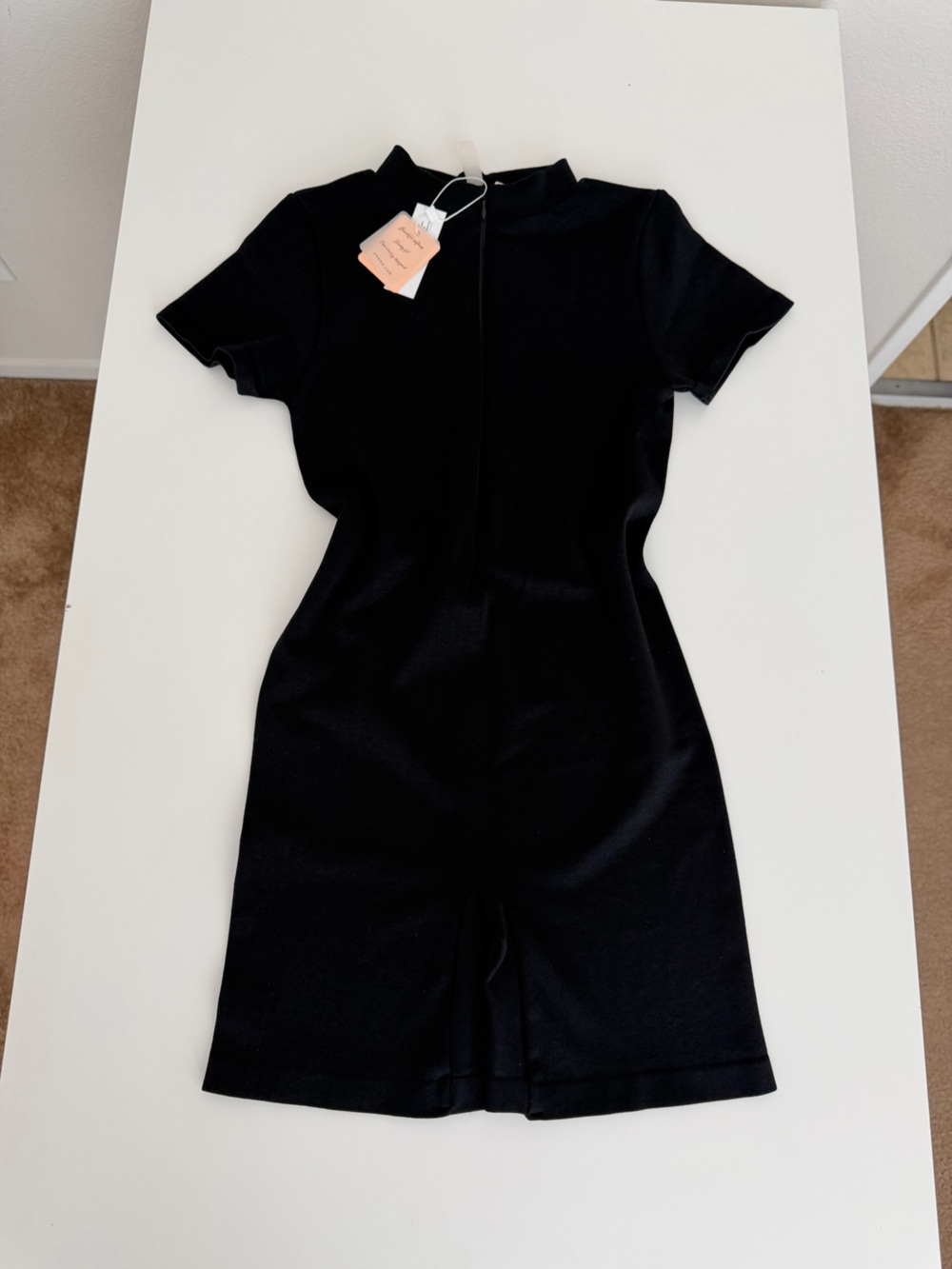 Black Short-Sleeve Romper Jumpsuit - Sleek Everyday Style